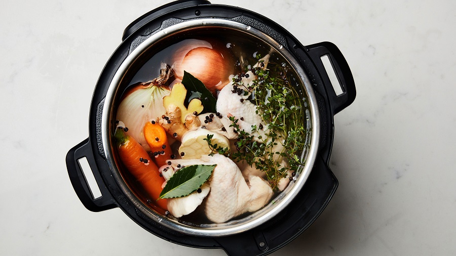 Three kinds of pots that can be used for cooking various dishes