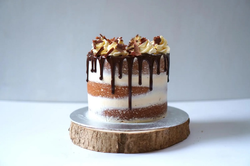 The Grand Cake Decoration With All the Supports